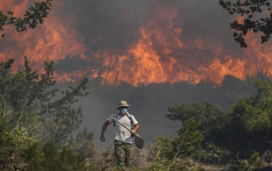 Atenționarea MAE pentru Călătorii în Grecia: Risc Ridicat de Incendii de Vegetație și Implicațiile Acestei Situații
