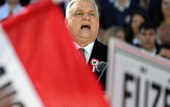 Perchezițiile la serverele Fidesz: O analiză a impactului și implicațiilor politice în Ungaria