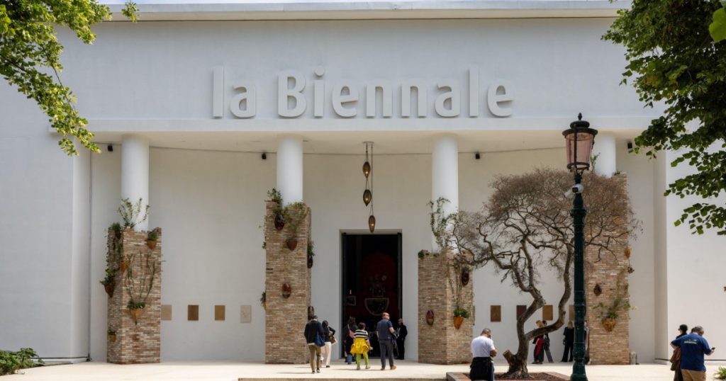Impactul deciziei Uniunii Europene asupra Bienalei de la Veneția: O analiză a contextului cultural și politic