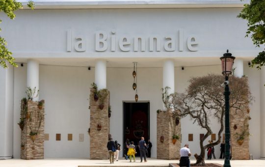 Impactul deciziei Uniunii Europene asupra Bienalei de la Veneția: O analiză a contextului cultural și politic