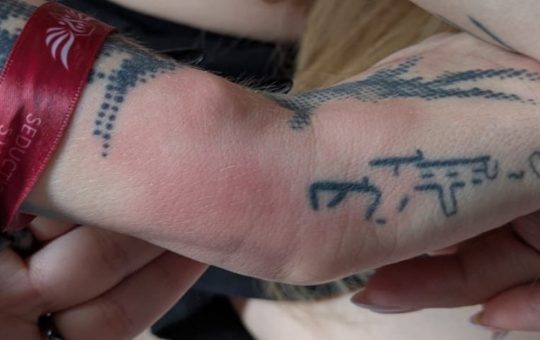Agresiunea asupra unei femei trans în București: O analiză a incidentului și a reacțiilor instituționale