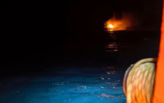 Incendiul devastator de pe nava din Marea Neagră: O analiză detaliată a incidentului și implicațiile sale