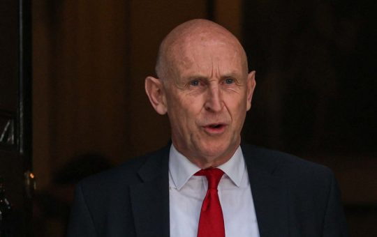 Analiza numirilor din noul cabinet britanic: O schimbare semnificativă sub conducerea lui Andy Burnham