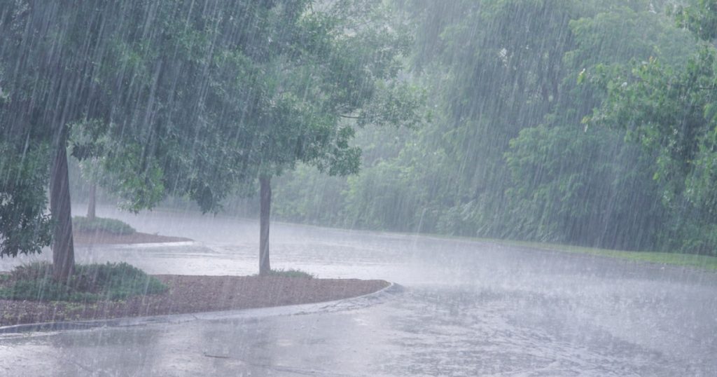 Impactul Inundațiilor din Prahova: Prognoza Meteorologică și Implicațiile pentru Comunitate