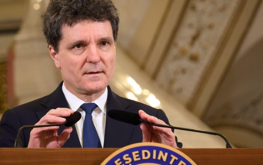Nicușor Dan și Importanța Modernizării Forțelor Aeriene Române: O Privire Asupra Provocărilor Actuale și Viitorului