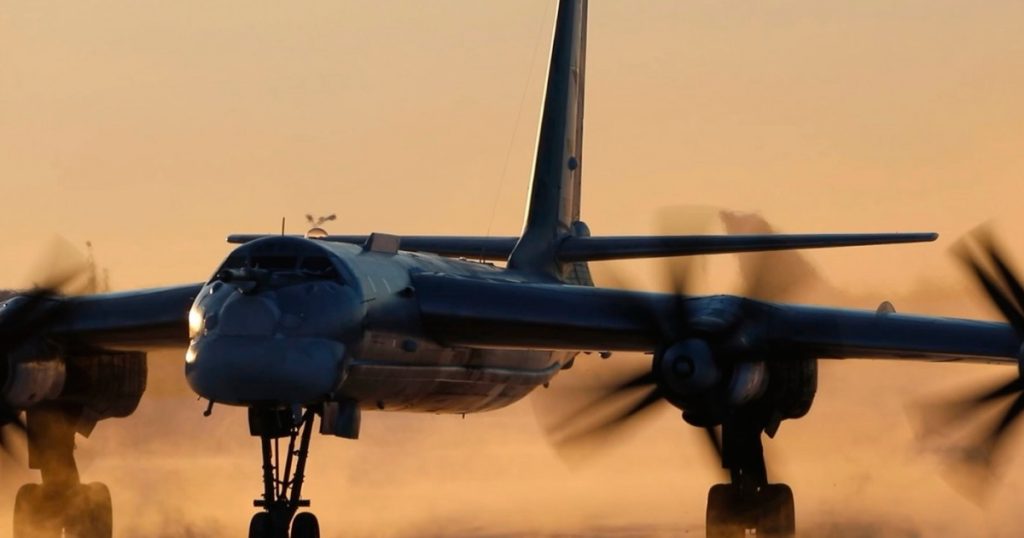 Atacul Ucrainei asupra Bombardierului Rus Tu-95: O Analiză Detaliată a Imaginilor Satelit și Implicațiile Strategice