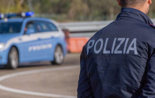 Moartea tragică a unui bărbat în Bologna: O anchetă care ridică întrebări asupra intervenției poliției