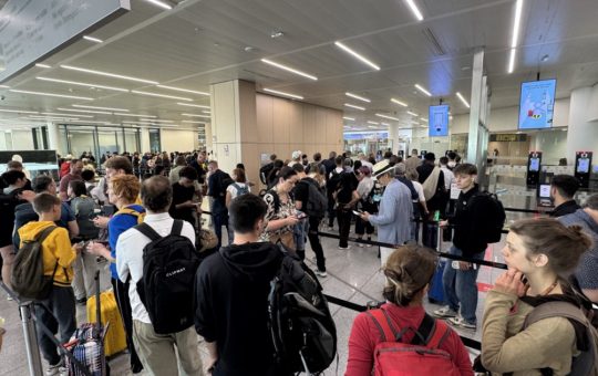 Impactul Noului Sistem de Control la Frontiere al UE: Timp de Așteptare Crescut și Provocările Operatorilor Aeroportuari