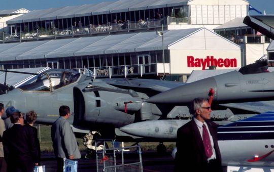 Salonul Aeronautic de la Farnborough: O Transformație Spre Industria Militară