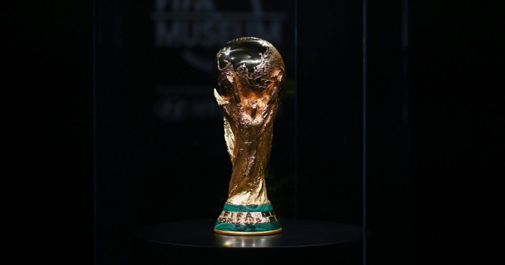 Trofeul Cupei Mondiale FIFA: O Poveste de Artă, Emoție și Istorie