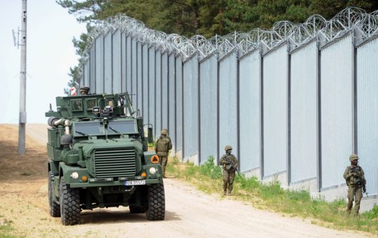 Frontiera Polonă: Măsuri de Securitate și Impactul Crizei Migratorii cu Belarusul