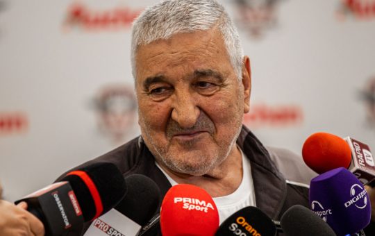Rică Răducanu: Între dificultăți fizice și pasiunea pentru fotbal la 80 de ani