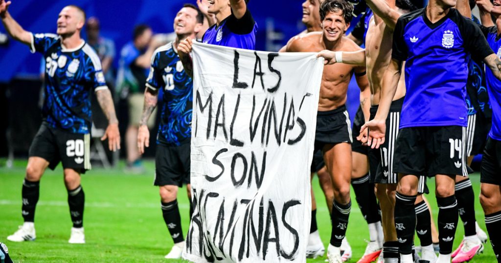 Controversa bannerului cu mesajul „Insulele Malvine sunt ale Argentinei”: Impactul asupra fotbalului și geopoliticii sud-americane