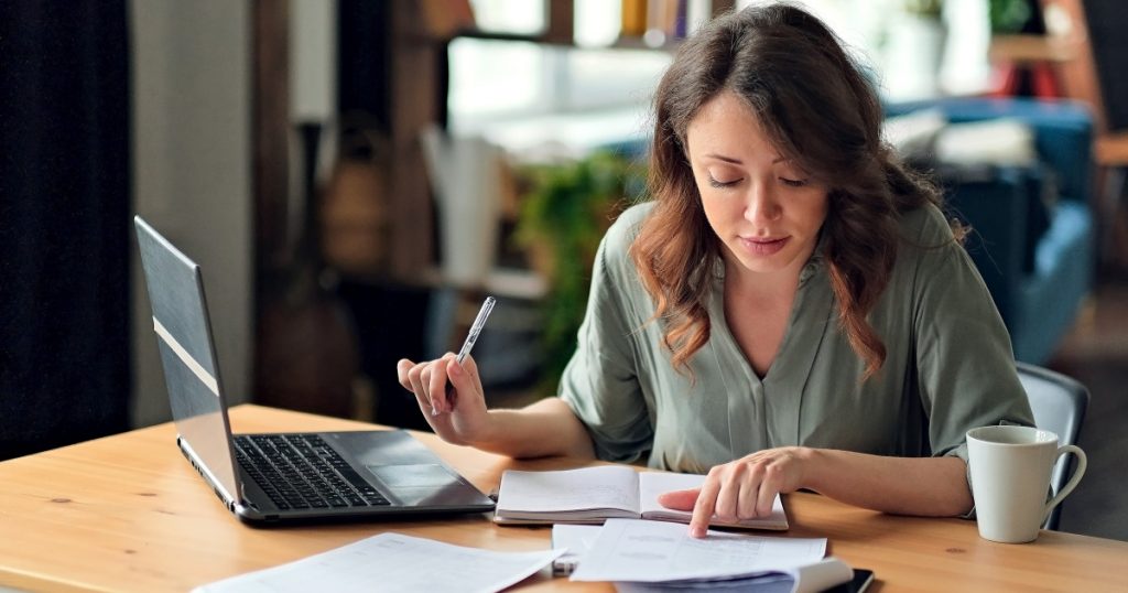 Impactul majorării salariului minim asupra contribuțiilor la sănătate: O analiză a reglementărilor ANAF pentru românii fără venituri