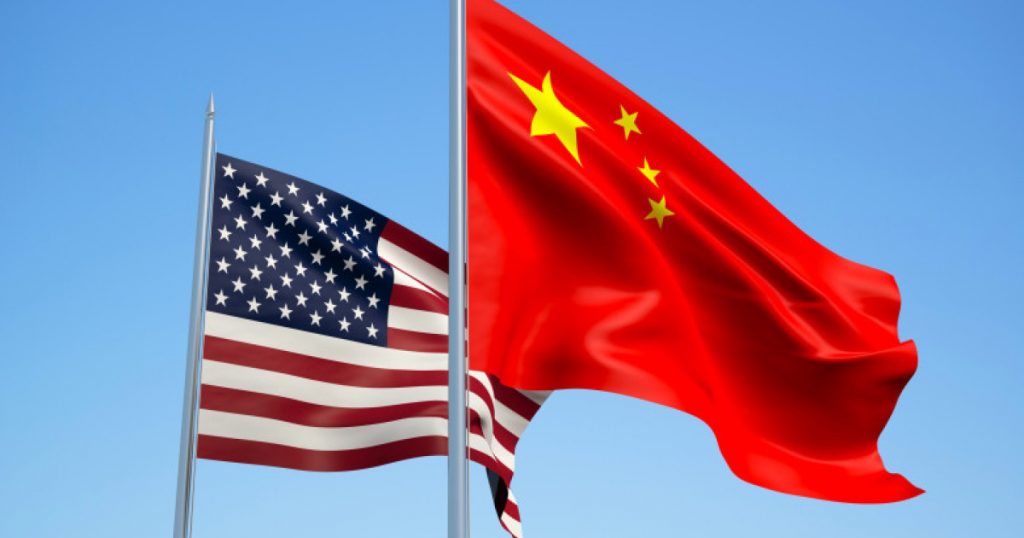 Tensiuni între SUA și China: Impactul noilor reguli de vize pentru jurnaliștii străini