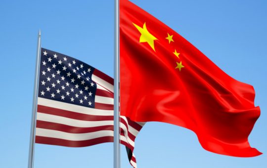 Tensiuni între SUA și China: Impactul noilor reguli de vize pentru jurnaliștii străini
