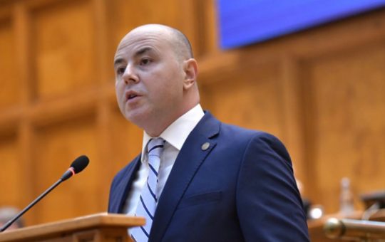 Conflicte Politice în România: Răspunsul Ironii lui Nicușor Dan la Acuzațiile Liberalului Alexandru Muraru