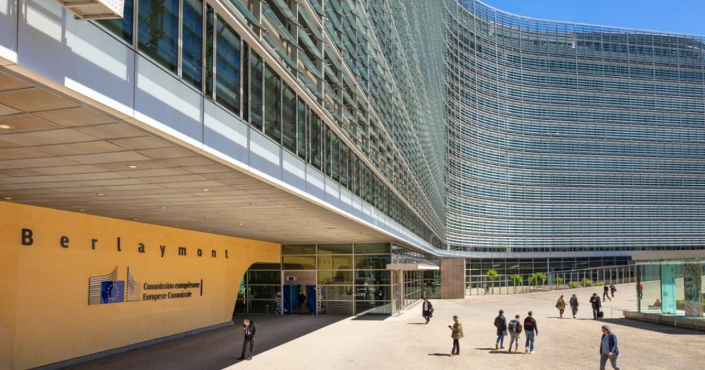 Accesul Stagiarilor din Școlile Profesionale la Comisia Europeană: O Schimbare de Paradigmă în Educația și Piața Muncii