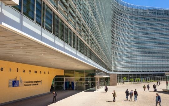 Accesul Stagiarilor din Școlile Profesionale la Comisia Europeană: O Schimbare de Paradigmă în Educația și Piața Muncii