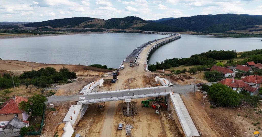 Întârzieri pe Autostrada Transilvaniei: Impactul asupra dezvoltării infrastructurii rutiere din România