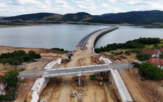 Întârzieri pe Autostrada Transilvaniei: Impactul asupra dezvoltării infrastructurii rutiere din România