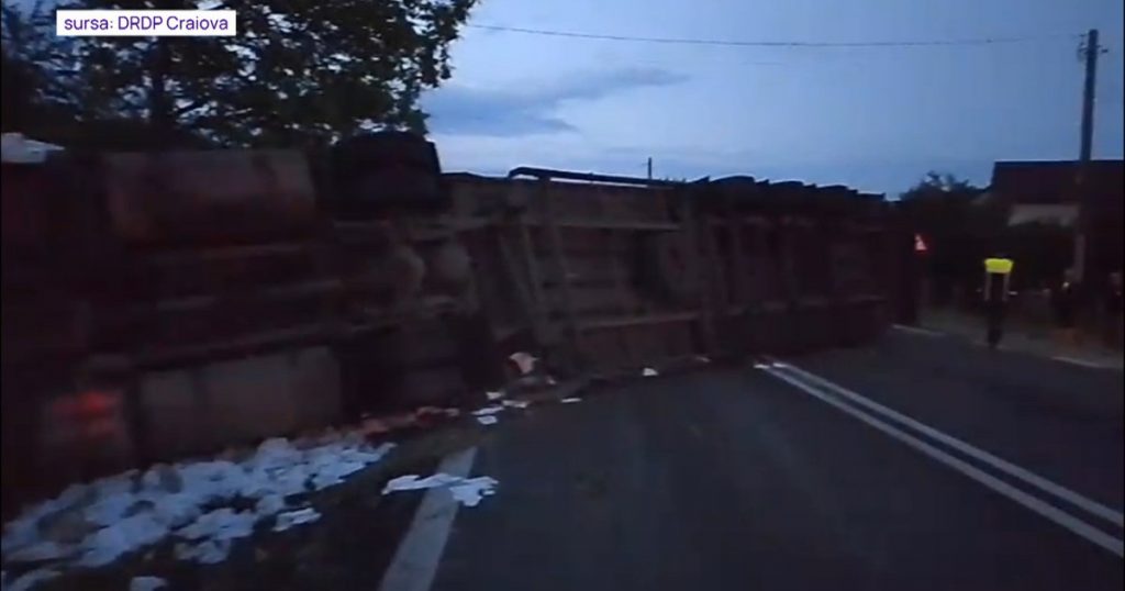 Accident pe DN7: Impactul unui autocamion răsturnat asupra traficului din Valea Oltului