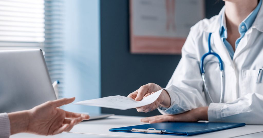 Accesul la Servicii Medicale Gratuite în 2026: Ce Beneficii Au Românii, Inclusiv Cei Neasigurați