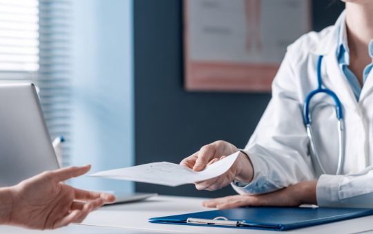 Accesul la Servicii Medicale Gratuite în 2026: Ce Beneficii Au Românii, Inclusiv Cei Neasigurați