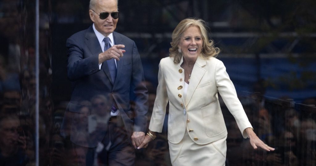 Reflecții asupra unui mandat: Joe Biden și lansarea memoriilor sale "Promite-mi, America"