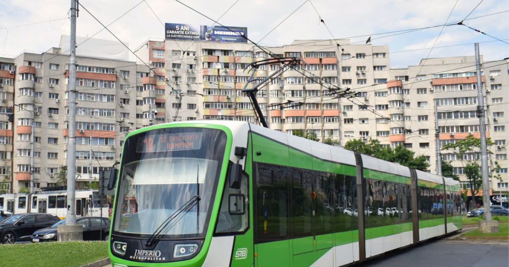 Deraierea tramvaiului pe linia 10 din București: Cauze, soluții și impact asupra transportului public