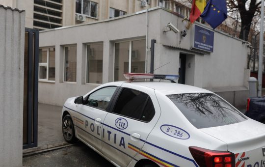 Intrarea Ilustrativă a unui Bărbat în Arestul Central: O Analiză a Securității Instituțiilor Statului