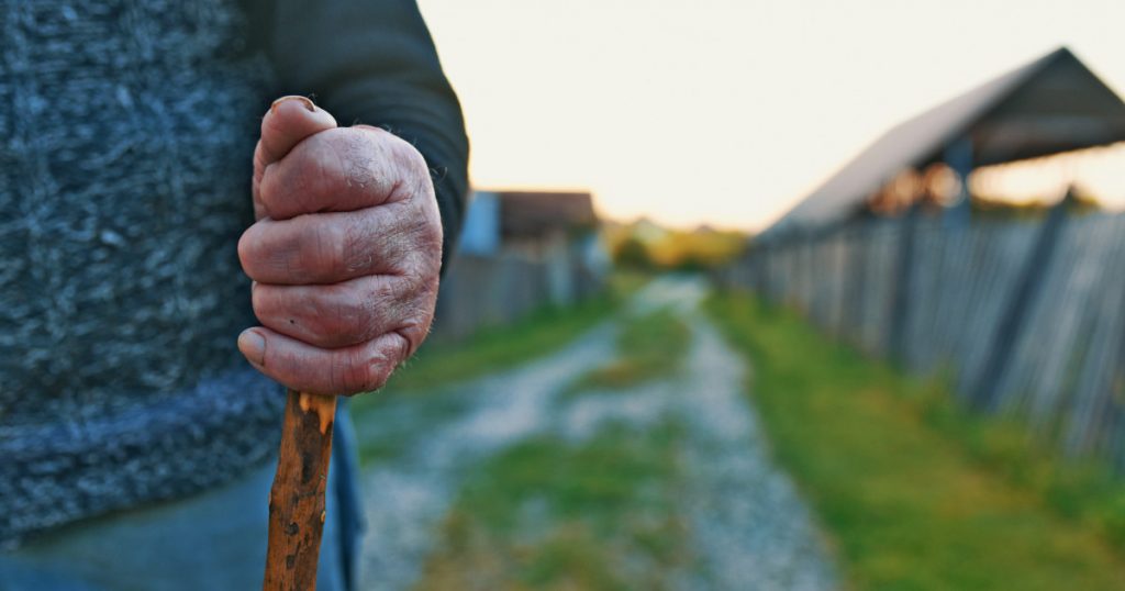 Descompunerea Rurală: Povestea Satului Rătez și Provocările Depopulării în România