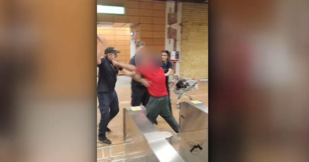 Incident la metrou: Un bărbat de 55 de ani forțează accesul și ajunge la psihiatrie