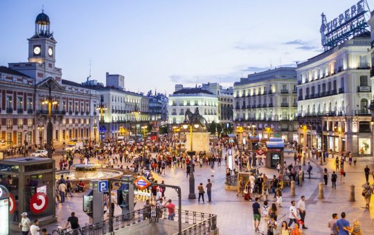 Românii, Pilonii Economici ai Spaniei: Analiza Impactului Contribuabililor Străini în Sistemul de Asigurări Sociale