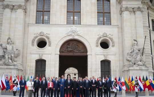 Criza Politică de la București: Perspectivele Partenerilor României și Implicațiile pentru Viitor