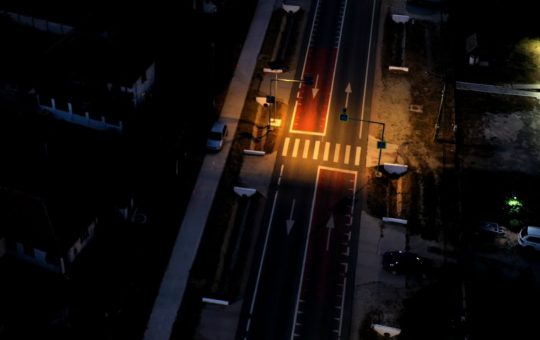 Iluminatul autonom la trecerile de pietoni: Un pas înainte în siguranța rutieră din România