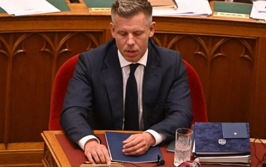 Ungaria în Pragul Autocrației: Analiza Modificărilor Constituționale și Implicațiile pentru Democrație