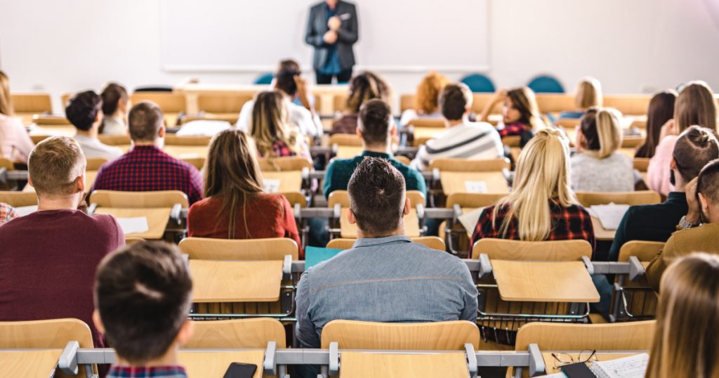 Examenul Național de Definitivat 2026: O Privire Detaliată asupra Provocărilor și Implicațiilor pentru Cadrele Didactice din România
