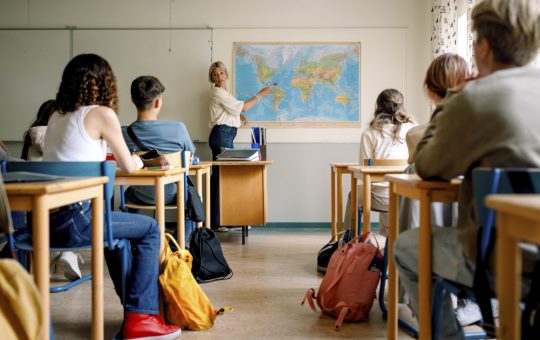 Inegalități în Educație: Analiza Rezultatelor Evaluării Naționale 2026 și Impactul Asupra Viitorului Copiilor din România