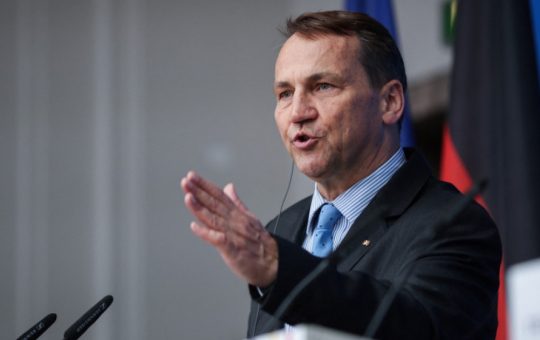 Analiza amenințărilor rusești asupra Poloniei: O privire asupra declarațiilor lui Radoslaw Sikorski