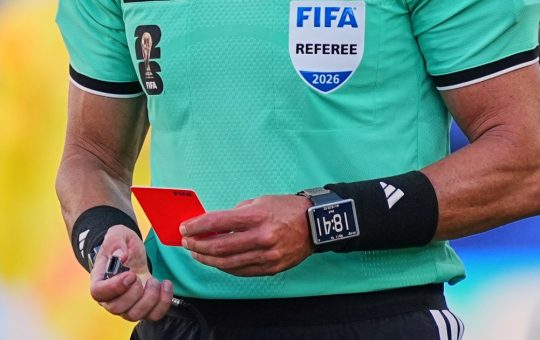 Controversa Deciziei FIFA: Anularea Cartonașului lui Balogun și Implicațiile Sale