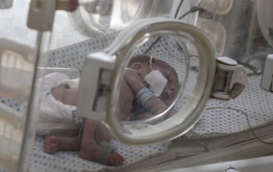 Criza din sistemul de sănătate românesc: Copiii care așteaptă un loc la ATI și lista disperării