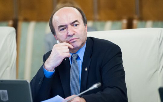 Decizia CCR privind secretizarea declarațiilor de avere: O analiză profundă a implicațiilor și contextului politic
