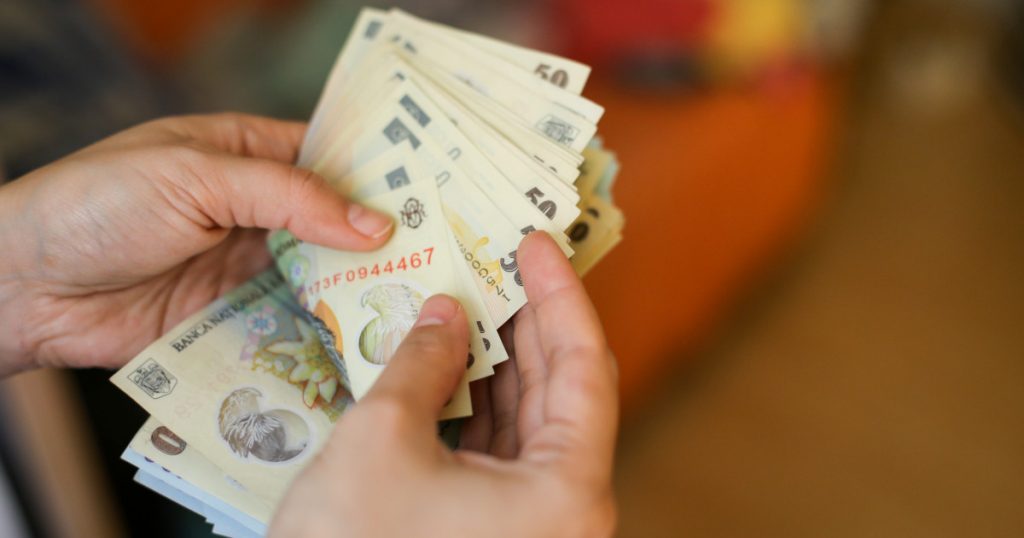 Ce se întâmplă dacă nu ești acasă când îți este distribuită pensia: Ghidul complet pentru pensionari