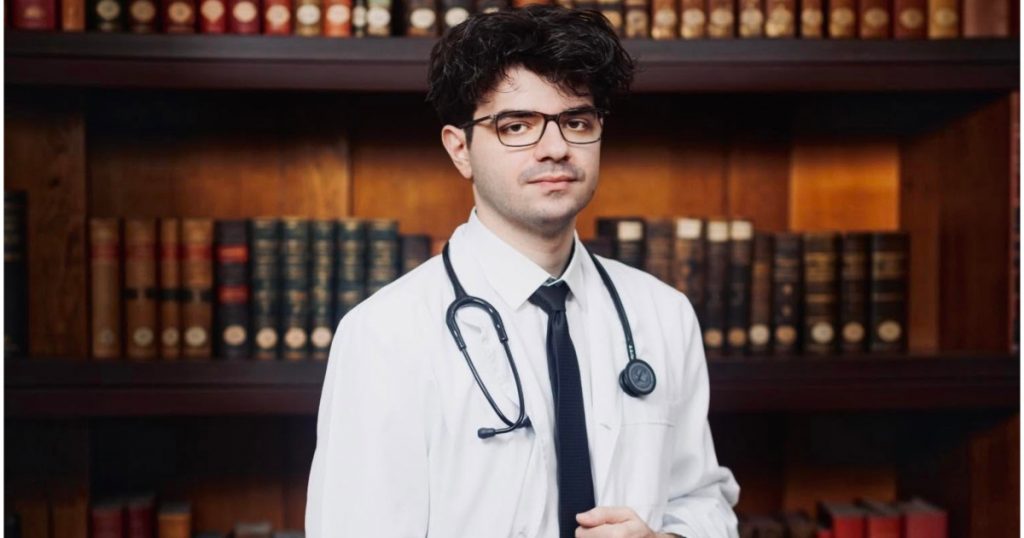 Călin Vameșu: Povestea unui Șef de Promoție la Medicină și Impactul Său asupra Educației Medicale din România