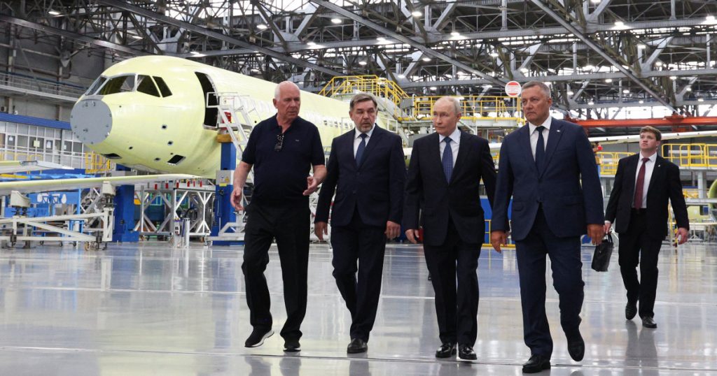 Vladimir Putin, o vizită simbolică în Siberia: implicații și analize ale călătoriei la uzina de aviație din Irkutsk