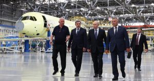 Vladimir Putin, o vizită simbolică în Siberia: implicații și analize ale călătoriei la uzina de aviație din Irkutsk