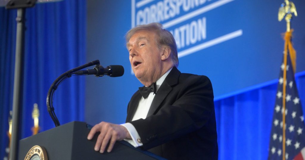 Donald Trump și Dineul Corespondenților de la Casa Albă: O Noapte de Ironii și Atacuri