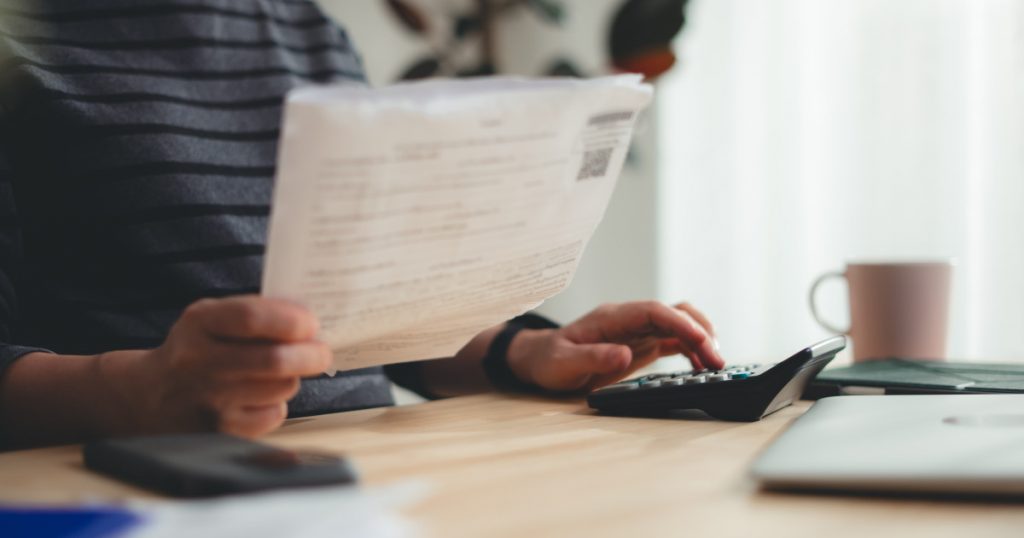 Cum se calculează impozitul și contribuția la sănătate pentru pensii: O privire detaliată asupra impactului financiar asupra pensionarilor