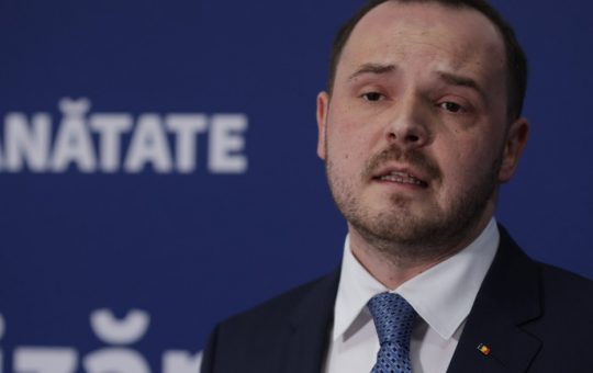 Controversă în Guvern: Rogobete cere demisia premierului Bolojan pentru slăbirea sistemului de sănătate